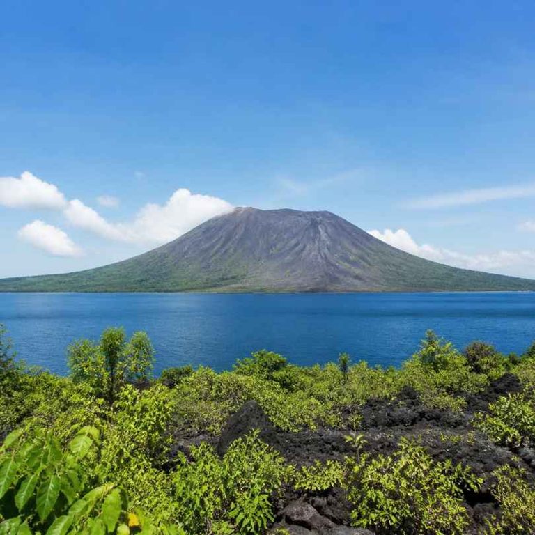 Ilustrasi Gunung Anak Krakatau