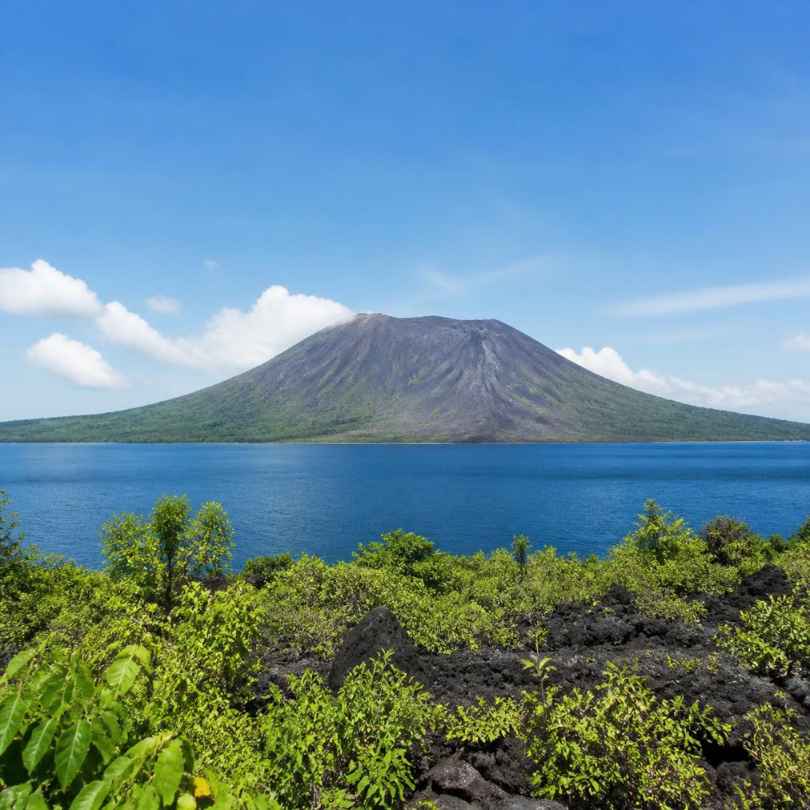 Ilustrasi Gunung Anak Krakatau